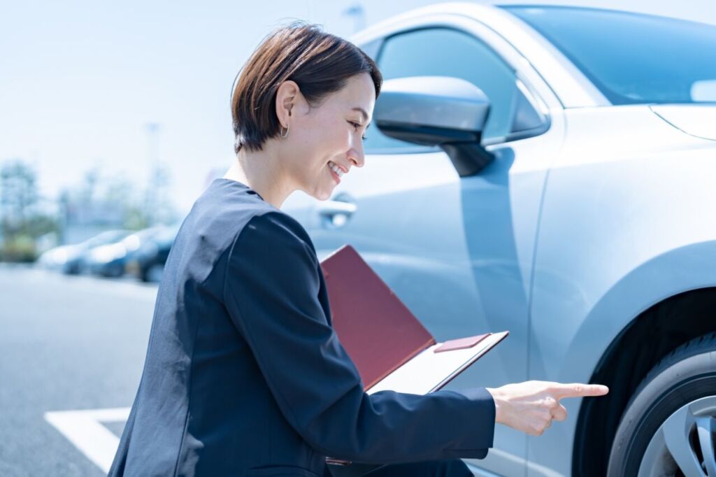 ホイール買取の査定シーン