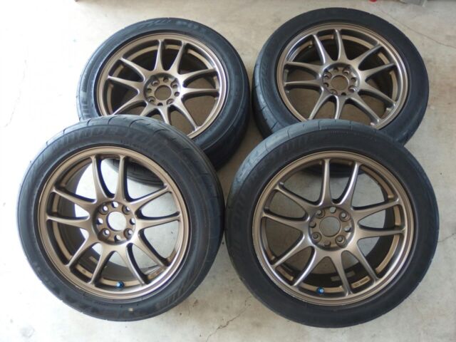 傷のついたアルミホイールの写真