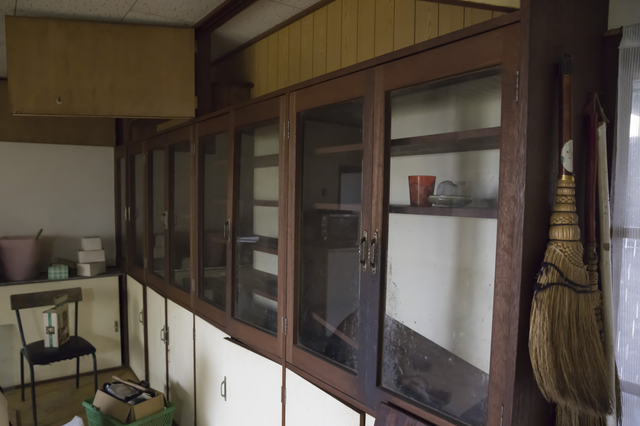 買取が難しい状態の食器棚