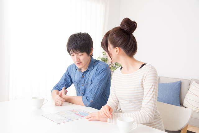 実家の片付けの準備について確認する家族