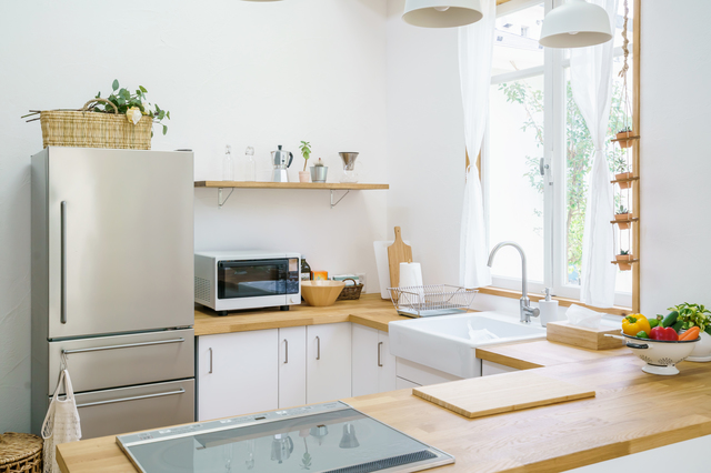 新しい冷蔵庫のあるキッチン