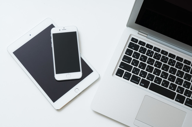 故人のスマートフォンやパソコンなどのデジタル遺品
