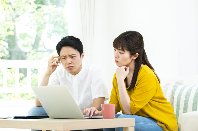 マットレスの処分方法を比較検討するイメージ