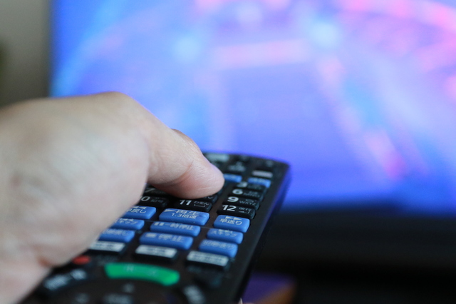 テレビの不具合をチェックするイメージ