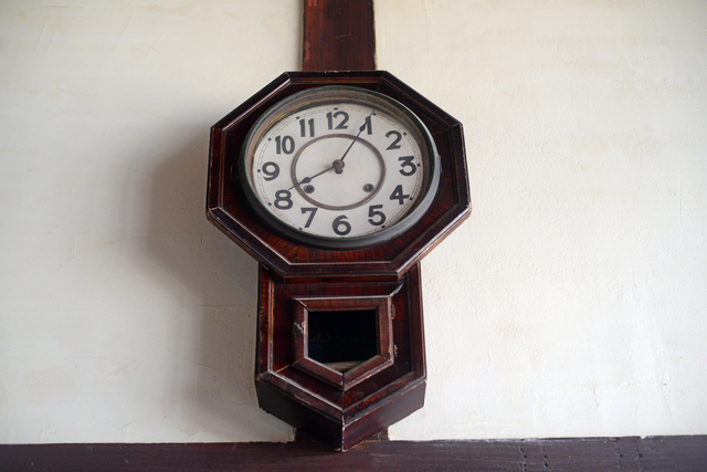 止まったままの掛け時計