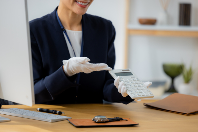 ウレルヤの出張買取で査定額を説明するシーン