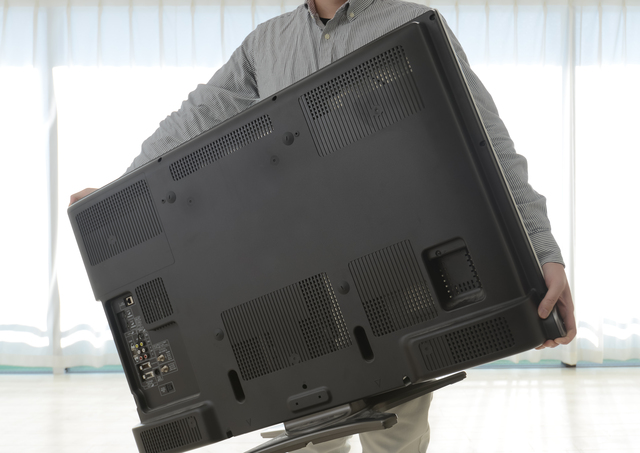 壊れたテレビを無料回収に持ち込む準備