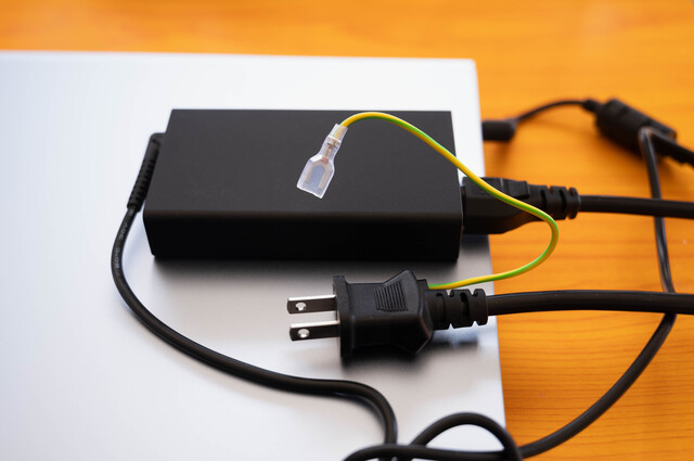 パソコン買取で査定額アップにつながる付属品のイメージ