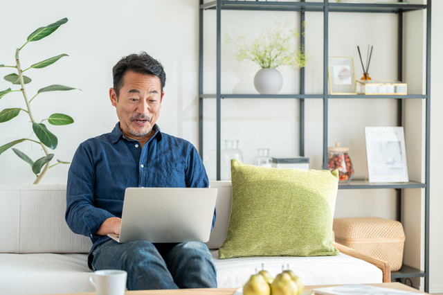 ヘルメットの処分方法を比較検討するイメージ