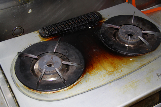 使用年数が長く劣化が見られるガスコンロ