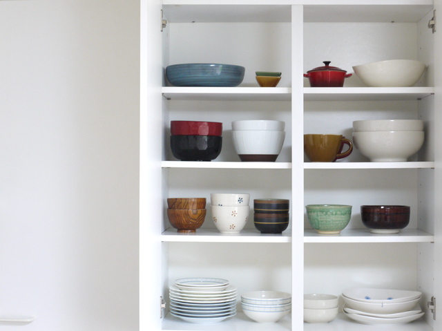 整理された食器棚