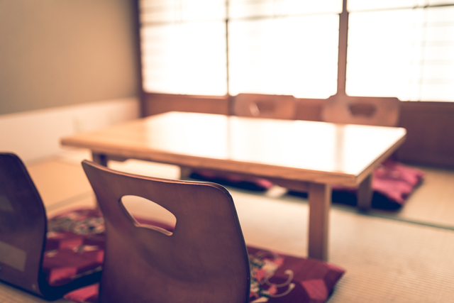 素材やタイプが異なる座椅子の比較