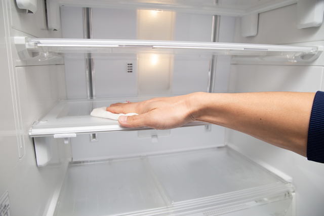 買取前に掃除してきれいにした冷蔵庫