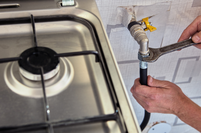 据え置き型ガスコンロのガスホースを安全に外す方法