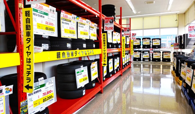 タイヤの処分を受け付けるカー用品店