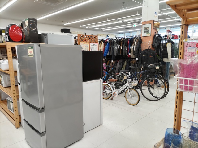 リサイクルショップと譲渡で手放すイメージ