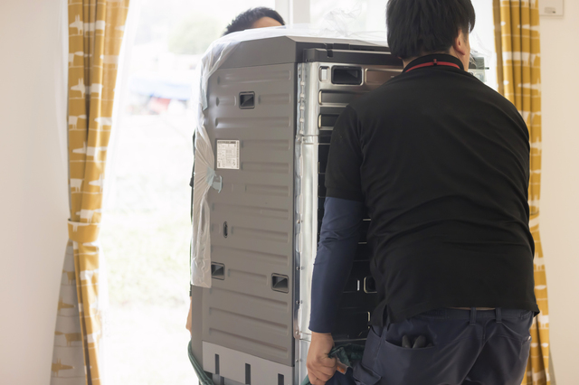 ドラム式洗濯機の運び出し作業