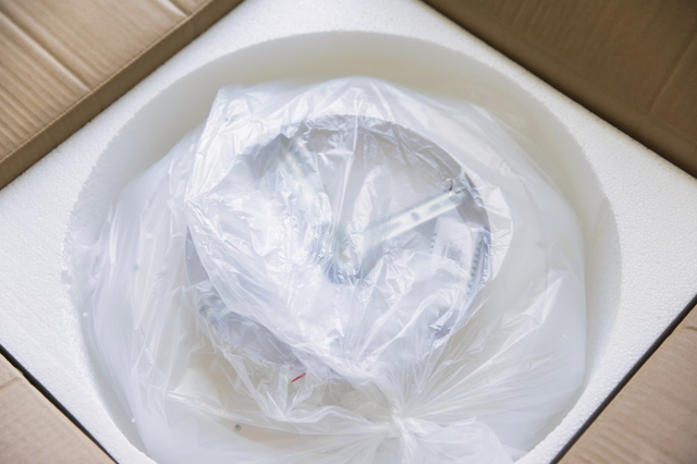 本体の金属とカバーのプラスチック・ガラスを分別したシーリングライト
