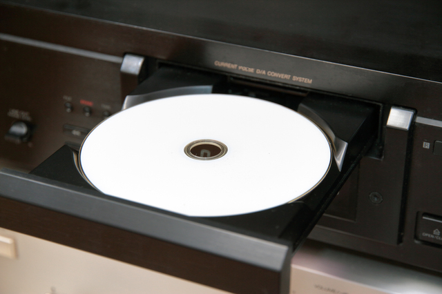 トレイが開かないCDプレーヤーの故障例