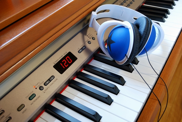 付属品を揃えて査定に備えた電子ピアノ