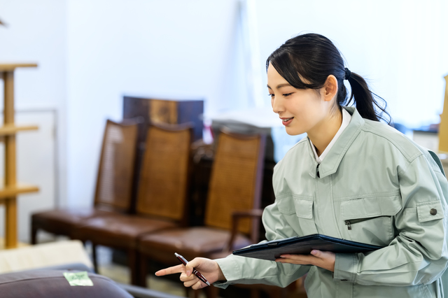 天童木工 出張買取での査定の様子